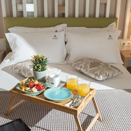 Anny's Residences & *