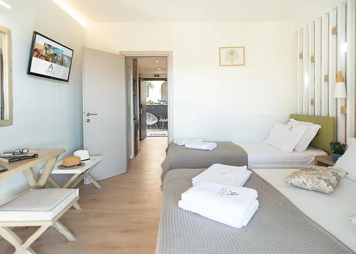 Anny's Residences & *